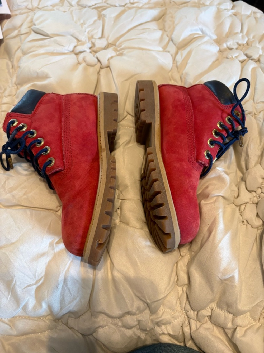 Timberland Red Suede Kids' Boots with Blue Laces - Picture 10 of 13
